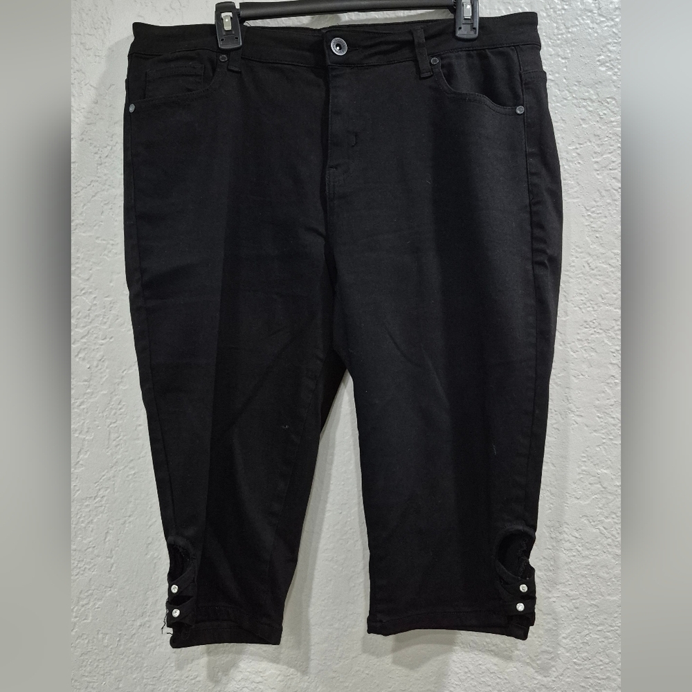 Sandpiper women's black casual Bermuda shorts, size 20W